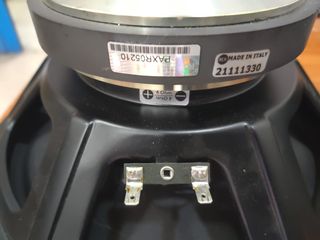 Woofer RCF da 32 cm (12 pollici). 400W