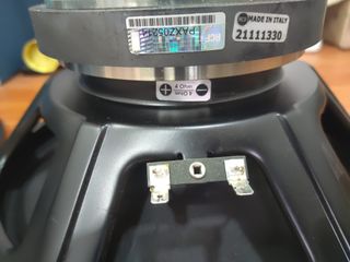 Woofer RCF da 32 cm (12 pollici). 400W