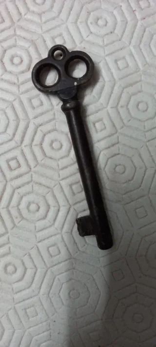 Chiave antica in ferro battuto
