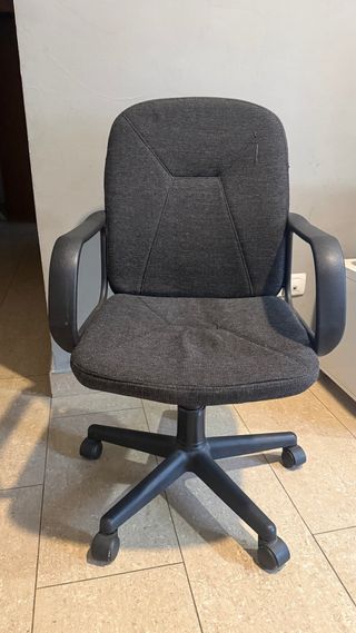 Silla de oficina giratoria con ruedas