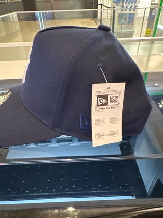 Gorra New Era Yankees con Rosa Roja