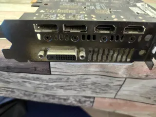 Tarjeta Gráfica ASUS Blanca