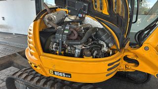 MINI EXCAVADORA JCB 8065 RTS