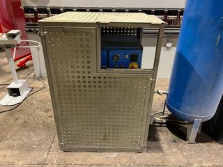 COMPRESOR COMPAIR DE 7,5 HP CON SECADOR Y CALDERIN