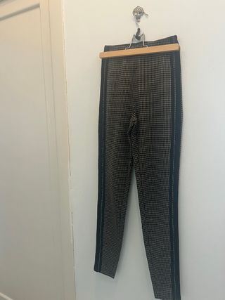 Pantalones de cuadros beige y negro