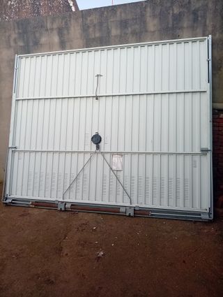 Puerta de garaje basculante 3x2.40