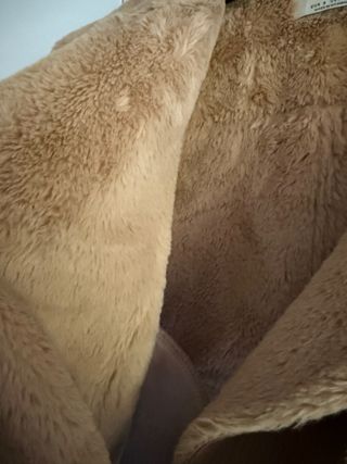 Chaqueta Stradivarius pelo beige