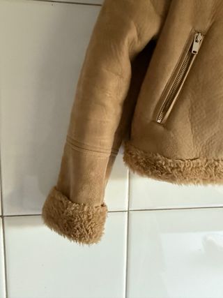 Chaqueta Stradivarius pelo beige