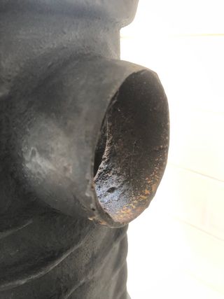 Estufa leña pequeña metal.