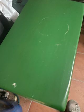 Mesita de noche de madera verde