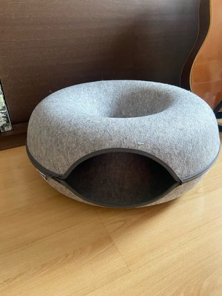 Cama túnel para gatos gris