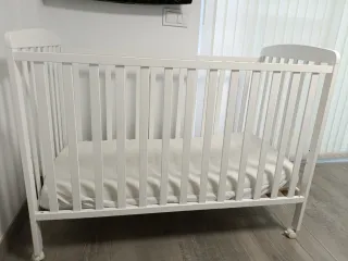 Cuna blanca 124x63 cm con colchón y accesorios