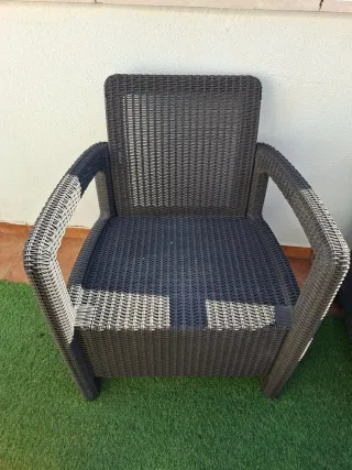 Sets de 2 sillones ,mesa y sofá. Muy cuidados