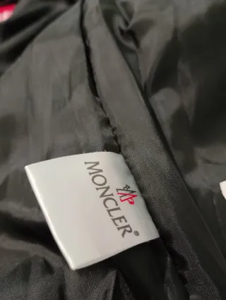 Giubbino Moncler con stampa logo