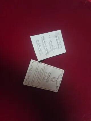 Specchio da parete con cornice d'argento decorata