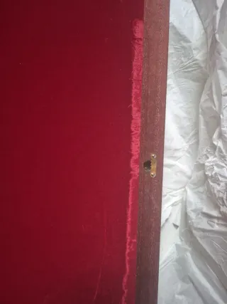 Specchio da parete con cornice d'argento decorata