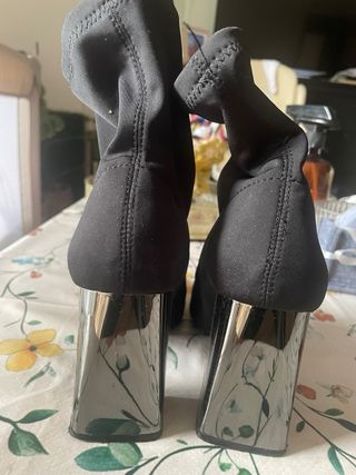 Botines Bershka tacón bloque plateado