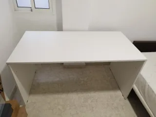 Escritorio blanco como nuevo