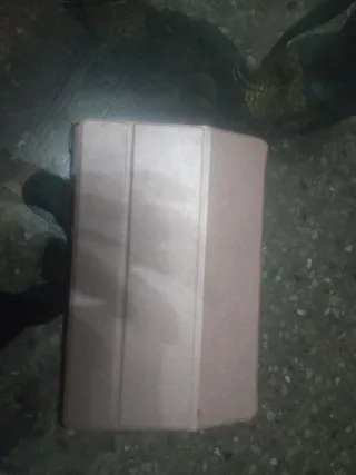 Tablet Negra y Gris con funda y protector incluido