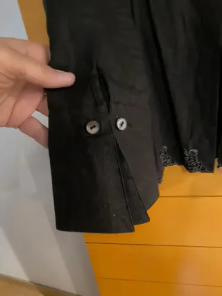 Camisa negra con bordado