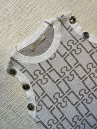 Top Rinascimento sin mangas con botones