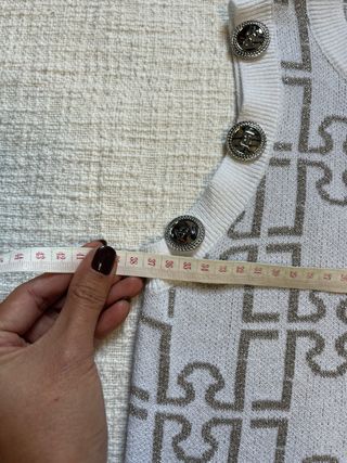 Top Rinascimento sin mangas con botones