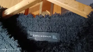 Abrigo negro con botones