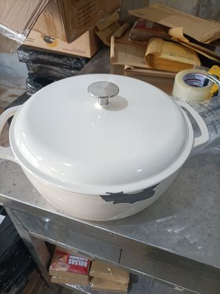 - Amazon Basics – Redondo Horno holandés de hier