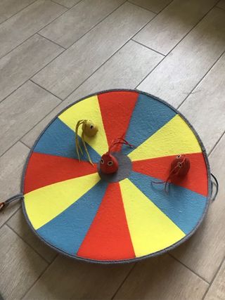 Gioco tipo freccette con personaggi