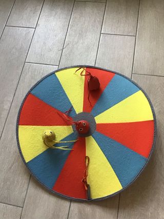 Gioco tipo freccette con personaggi