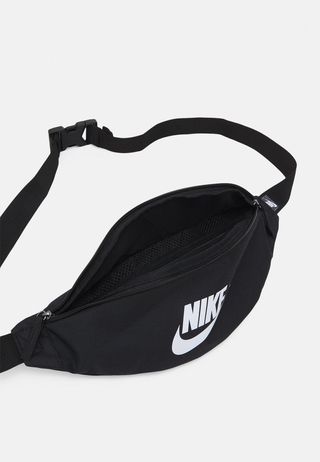 Riñonera Nike Negra Logo Blanco
