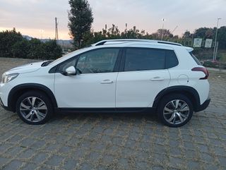 Peugeot 2008 1.2 ALLURE