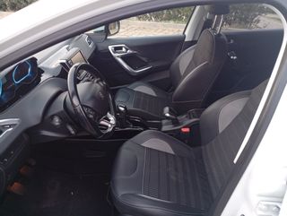 Peugeot 2008 1.2 ALLURE