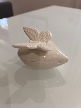 Portagioie a forma di cuore con farfalla AD