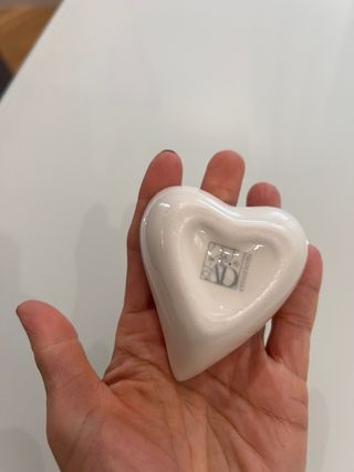 Portagioie a forma di cuore con farfalla AD