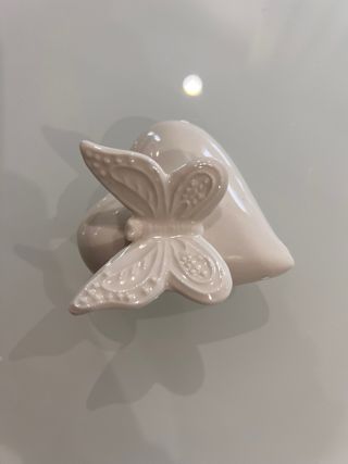 Portagioie a forma di cuore con farfalla AD