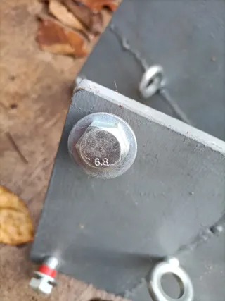 Base de anclaje metálica