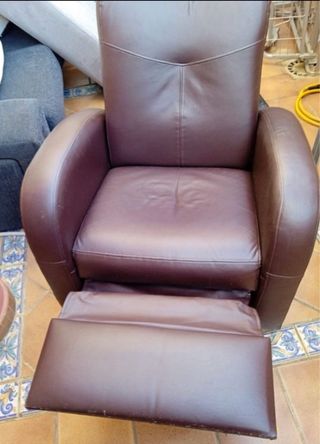 Sillón reclinable de piel marrón