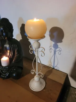 Figura Buda con vela y otros candelabros