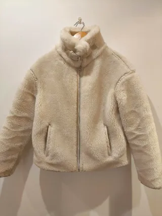Chaqueta beige de pelo sintético