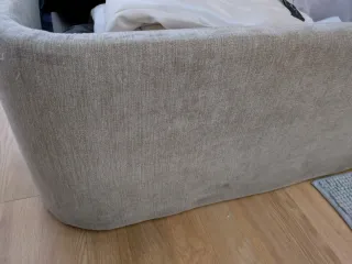 Canapé 150x190 tapizado con estructura de metal