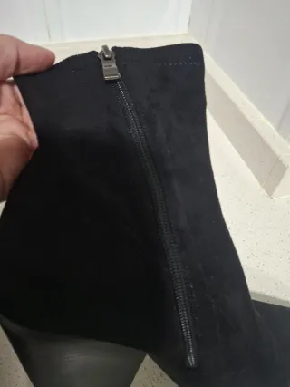 Botines negros ante con tachas