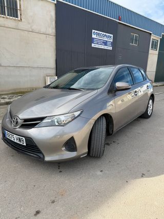 Toyota Auris 2014 | 1.4D 90CV