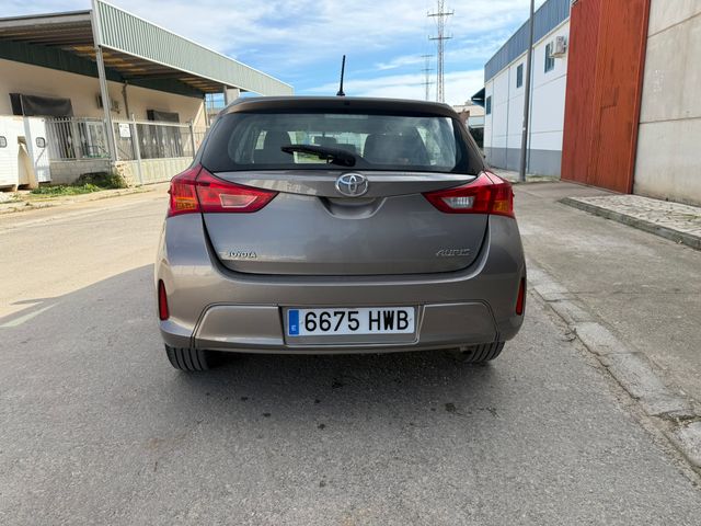 Toyota Auris 2014 | 1.4D 90CV