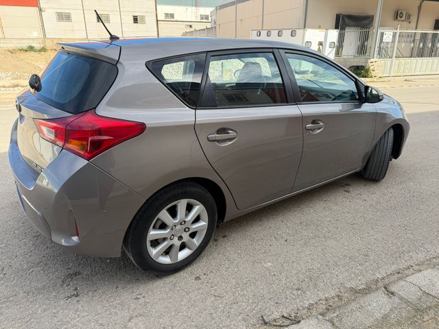 Toyota Auris 2014 | 1.4D 90CV