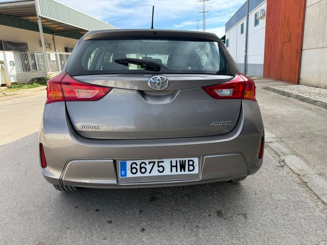 Toyota Auris 2014 | 1.4D 90CV