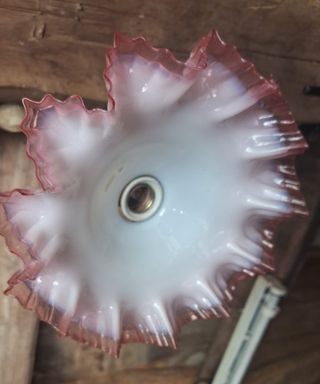 Lampadario Liberty vetro opalino rosa