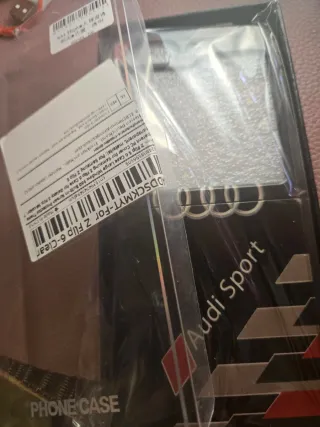 Custodia Audi Sport per Samsung Galaxy Z Flip e un'altra