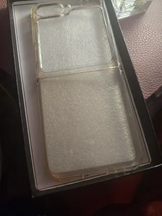 Custodia Audi Sport per Samsung Galaxy Z Flip e un'altra