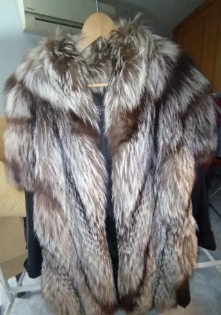 Abrigo zorro plateado y piel negra